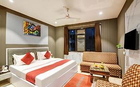 Hotel Heritage Home - 3 Mins Walk From Metro And 5 Mins From Rail Station